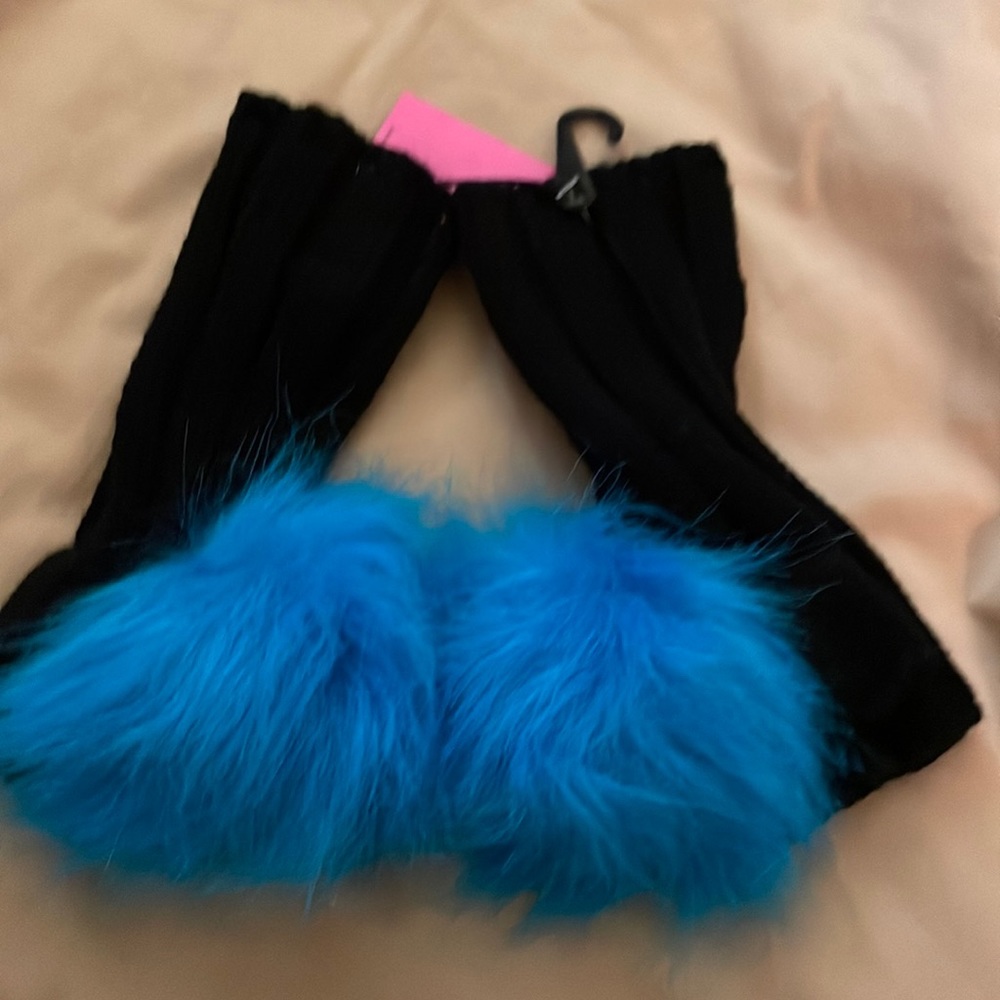 NWT open fingers black knitted gloves with blue pom pom